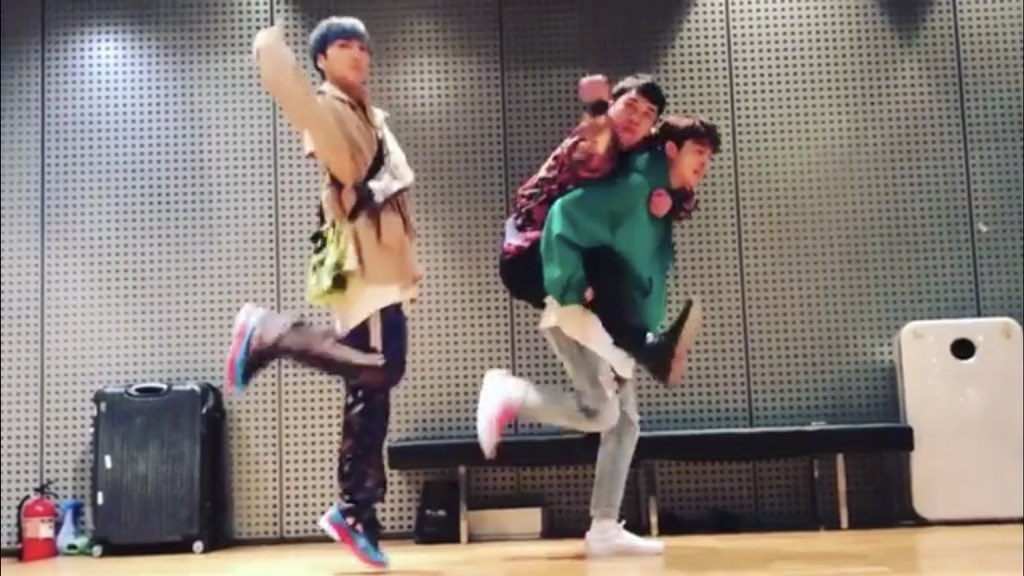 lisatheitgirl's tweet photo. Hello BIGBANG, your wild maknae is on the loose and he’s out here wilding with his hoobaes. Please come back from the military and collect his ass https://t.co/qckmi3NoWg