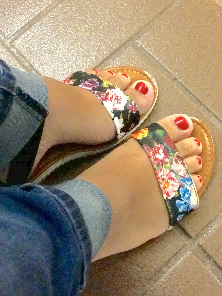 Yummytitties09's tweet photo. May not be the prettiest feet, but I try 😅 #smallfeet #chubbyfeet #feetpics #askformore #rednaippolish #roundtoes #smalltoenails #followme #dmforrequests https://t.co/OGP4DZmpoh
