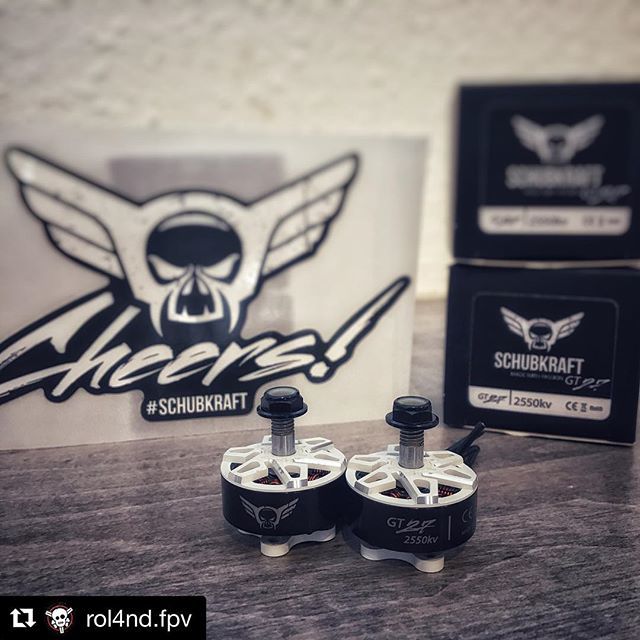 flyingfolk_com's tweet photo. #Repost @rol4nd.fpv | New motors are arrived! 💪🏼🚀😁@flyingfolk @schubkraft_fpv #sexywhite #2207 #flyingfolk #schubkraft #2550kv https://t.co/lNxikXM5A7 https://t.co/K84RbsSNci