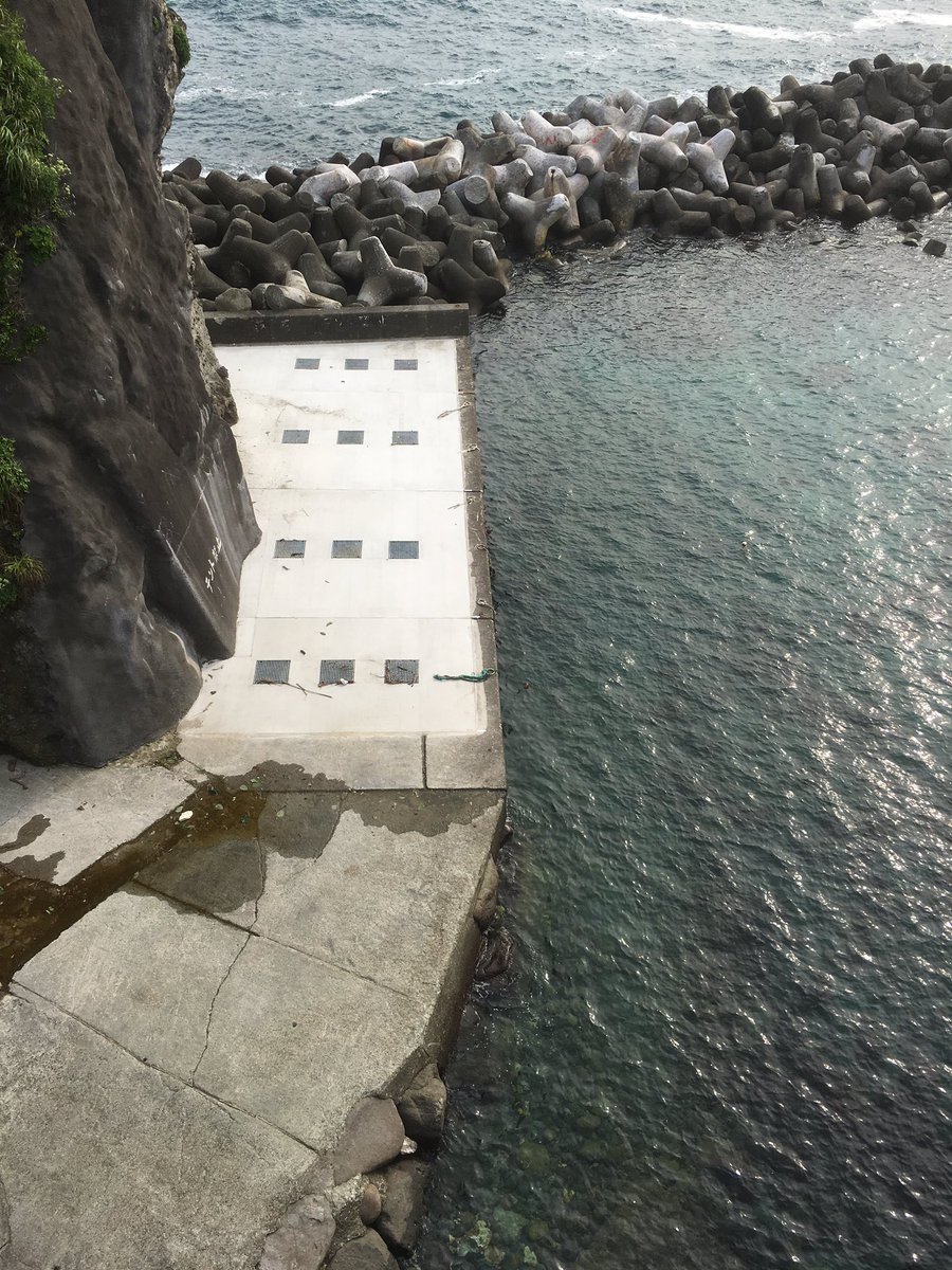 落居海岸 ここ数日の荒天で荒れていた海も 今日は少しだけ透明度を戻してきました 昨年の台風で壊れた波止場も復旧しました この土日は雨予報ですが 落居の天気は南伊豆町の天気とは若干異なります さてさて どうなる事でしょう 落居海岸 南 落居海岸 ここ数日の荒天で荒れていた海も 今日は少しだけ透明度を戻してきました 昨年の台風で壊れた波止場も復旧しました この土日は雨予報ですが 落居の天気は南伊豆町の天気とは若干異なります さてさて どうなる事でしょう 落居海岸 南