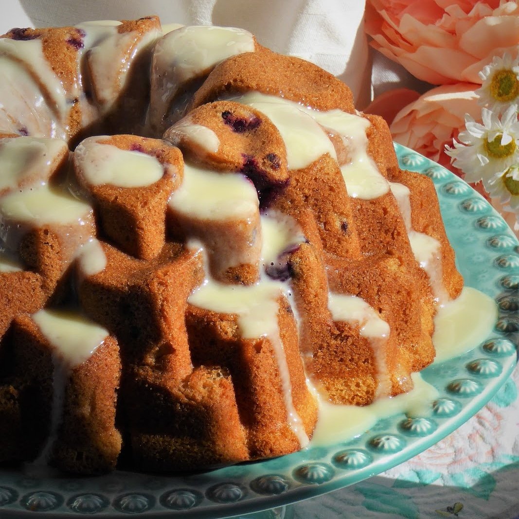 #NewPost: #blackberries &amp; #elderflower #BundtCake with white #chocolate &amp; #yoghurt #sauce
So good!
#NuevoPost: #bundt #cake de #moras y #flordesauco con #salsa de #chocolate blanco y #yogur
¡Buenísimo!
alf-lachefa.blogspot.com/2018/06/bundt-…
#bundtstagram #bundtcakefans #NordicWare #bundtcakes