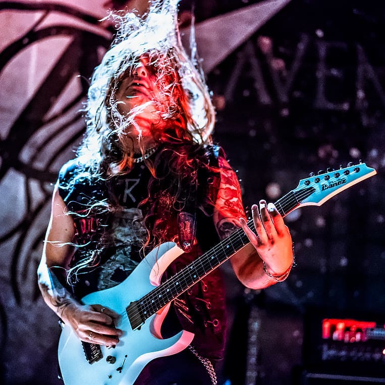 メタルバンドARTHEMISの1999年の発足当初から活躍するイタリア人🇮🇹ギタリスト Andy Martongelli <a href="/andymartongelli/">Andy Martongelli</a> のご紹介です。
ソングライター、ギター講師、プロデューサーとして広く活躍中です😃