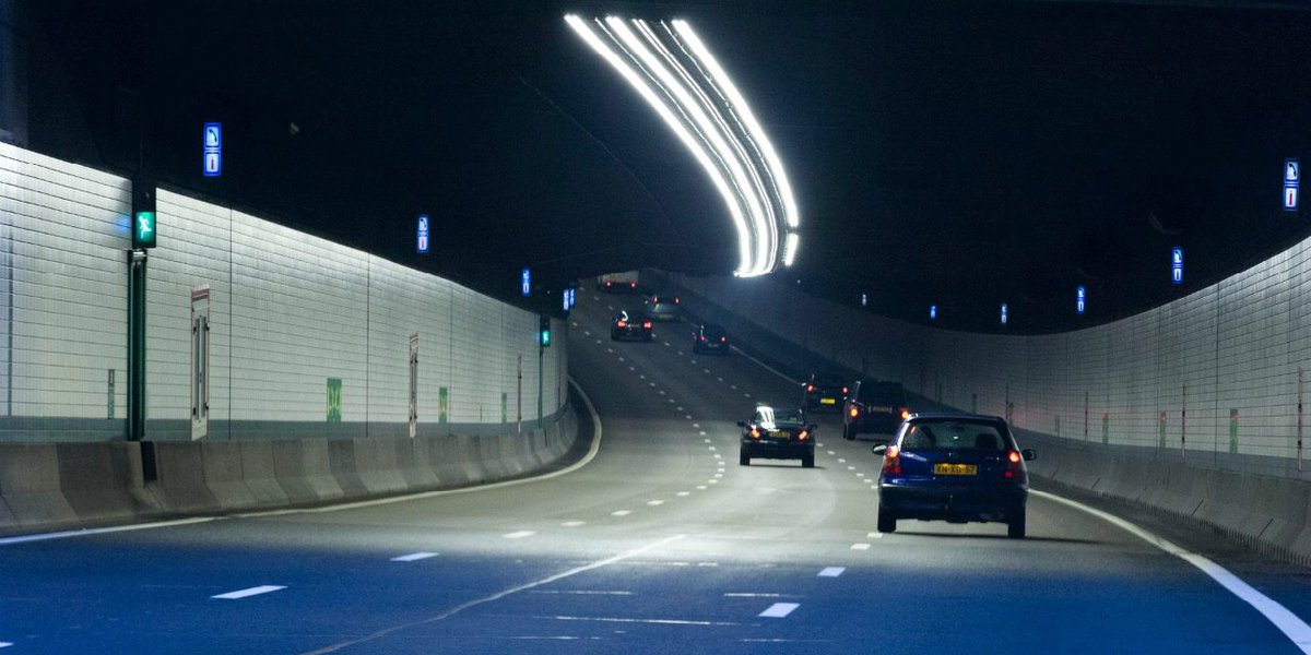 Rijkswaterstaat's tweet photo. We voeren in juni en juli herstelwerkzaamheden uit aan lamellen van de #Zeeburgertunnel in zuidelijke richting. Gedurende de werkzaamheden is de westbuis (van Amsterdam Noord richting Amsterdam Zuidoost) afgesloten. https://t.co/1gSe42FOr1 https://t.co/IMFiMFqapP