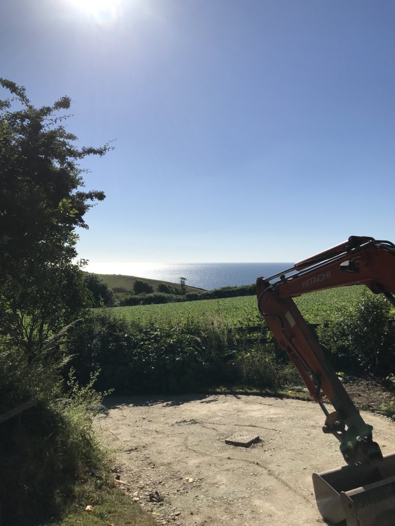 spike31tom's tweet photo. Hard at work in Mevagissy. Stunning morning. #cornwall #loveworkingoutside https://t.co/HeirEZrWGU