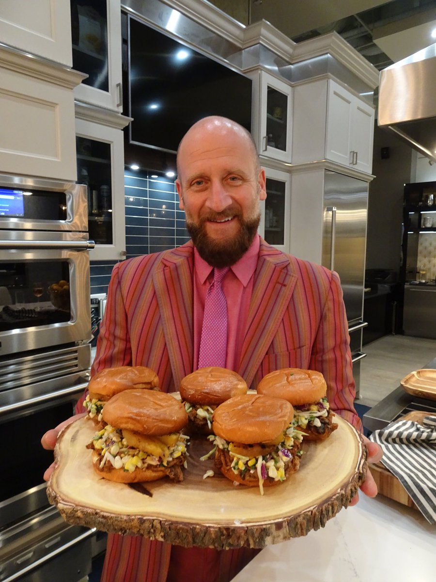 Thank you Jaime Laurita <a href="/VikingRange/">Viking Range</a> at @LuxeHome_Chi for the fab event &amp; delicious food!  <a href="/prcindy/">Cindy Kurman</a> #MyVikingLife #KurmanPhoto #kitchenchat