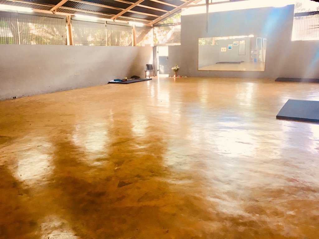 sarah_brinda's tweet image. Space is set! Empty space=infinite possibilty @Smartmove2011 #ToMoveandBeMoved #authenticmovement #temenos #sacredspaces