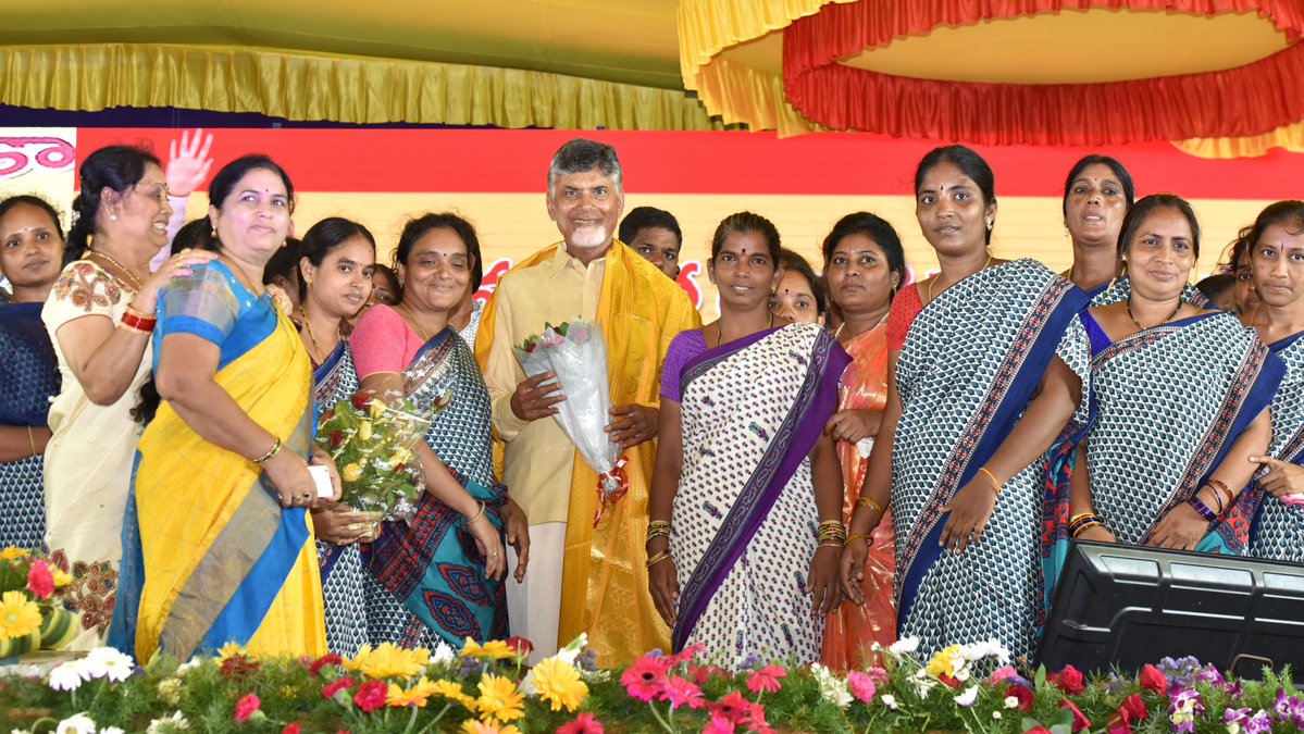 MyTeluguNews's tweet photo. At an event held in #Vizag yesterday, Sri @ncbn distributed house site pattas to hundreds of deserving #BPL families
#TDP #Vijayawada #Chandrababunaidu #NaraLokesh #AP #NTR #TDPNews #TDPLive #isupportcbn #ChandrababuNaidu #ncbn #JaiTDP #JayGalla #tdpandhra #BalaKrishna https://t.co/nLe48F5QFZ