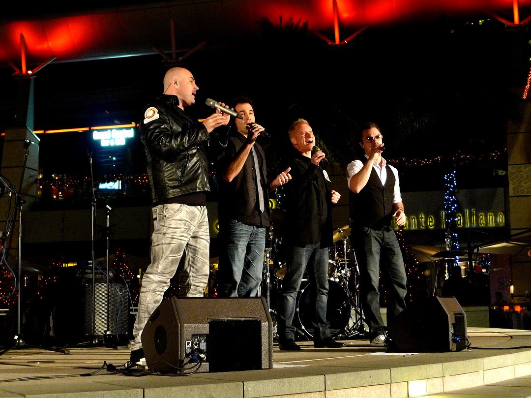 metrovocalgroup's tweet photo. #mvg #throwback to December 31st, 2011! Celebrating the New Year and performing at Civic... https://t.co/0jPQoD6Zs6 https://t.co/lTApzvhUU3