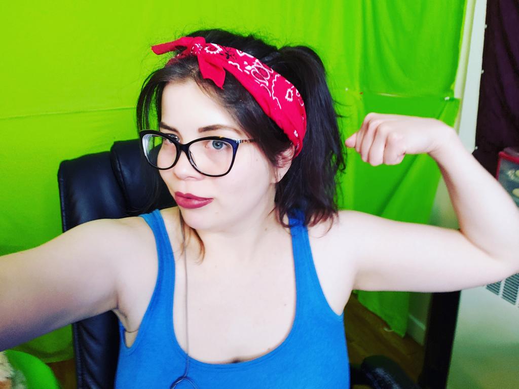 TwoGirls1Game tweet media