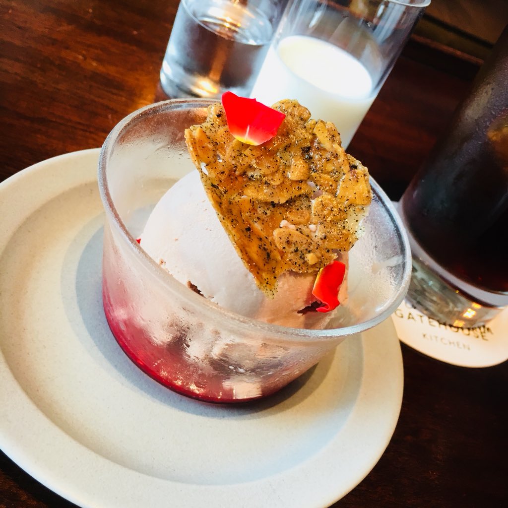 ayaka01010's tweet photo. ローズ&amp;アールグレイアイス☺️💓
華やかな香りでも楽しめる
下のシロップ付けると
よりバラの香りが際立つ🌹✨

GATE HOUSEってところのだよ❣️ https://t.co/iuZ5dQX2en