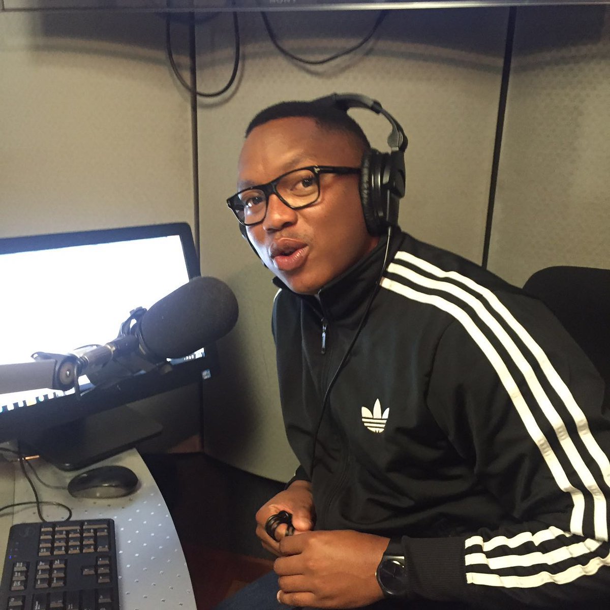 NgobeniVukosi's tweet photo. Friday boss https://t.co/C7MgAkiR93