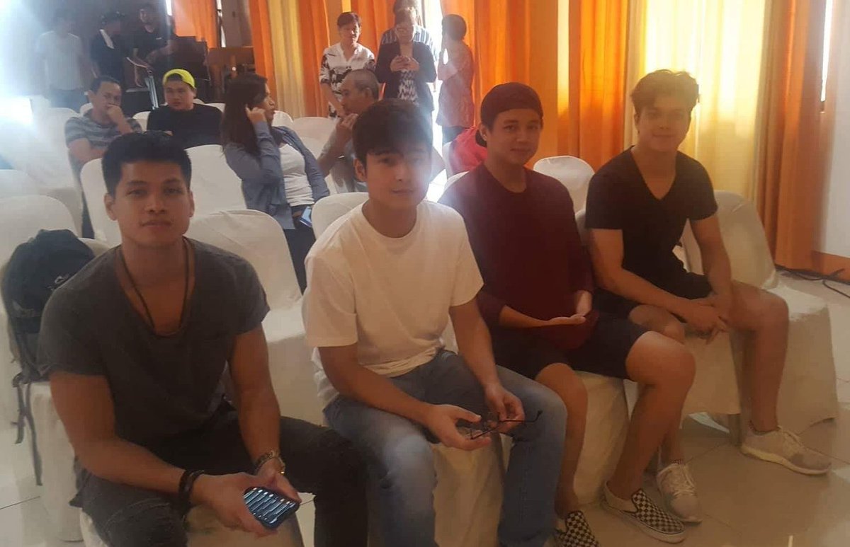 YvesArmy's tweet photo. These gentlemen in a project very soon (insert Gerald Anderson)! 😍 #camtest #atm
@YourYvesFlores @SuperElmo @ponce_jerome @VinAbrenica https://t.co/IRoCSfprOd