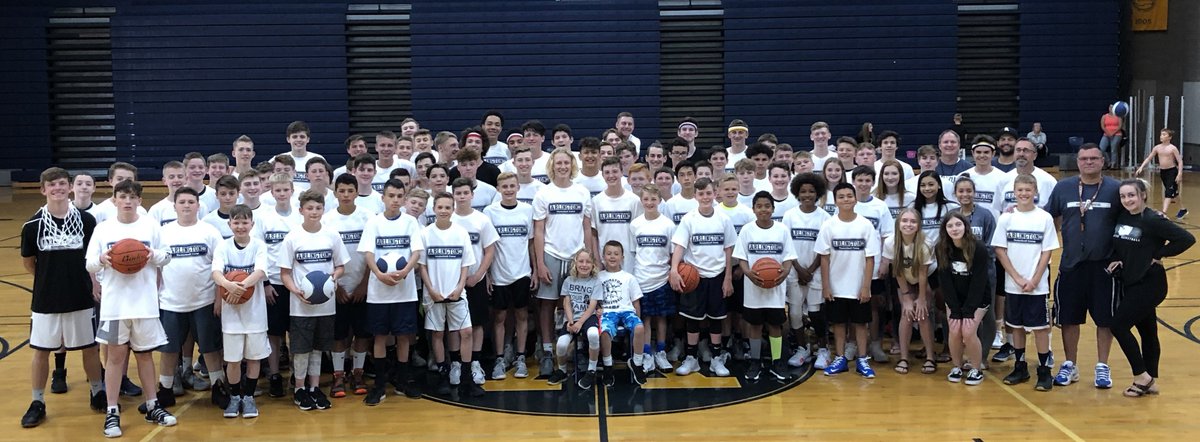 carynbrown99's tweet photo. 2018 Arlington Boys Basketball 4-6th grade and 7-9th grade Campers https://t.co/1O3oIdvA2D