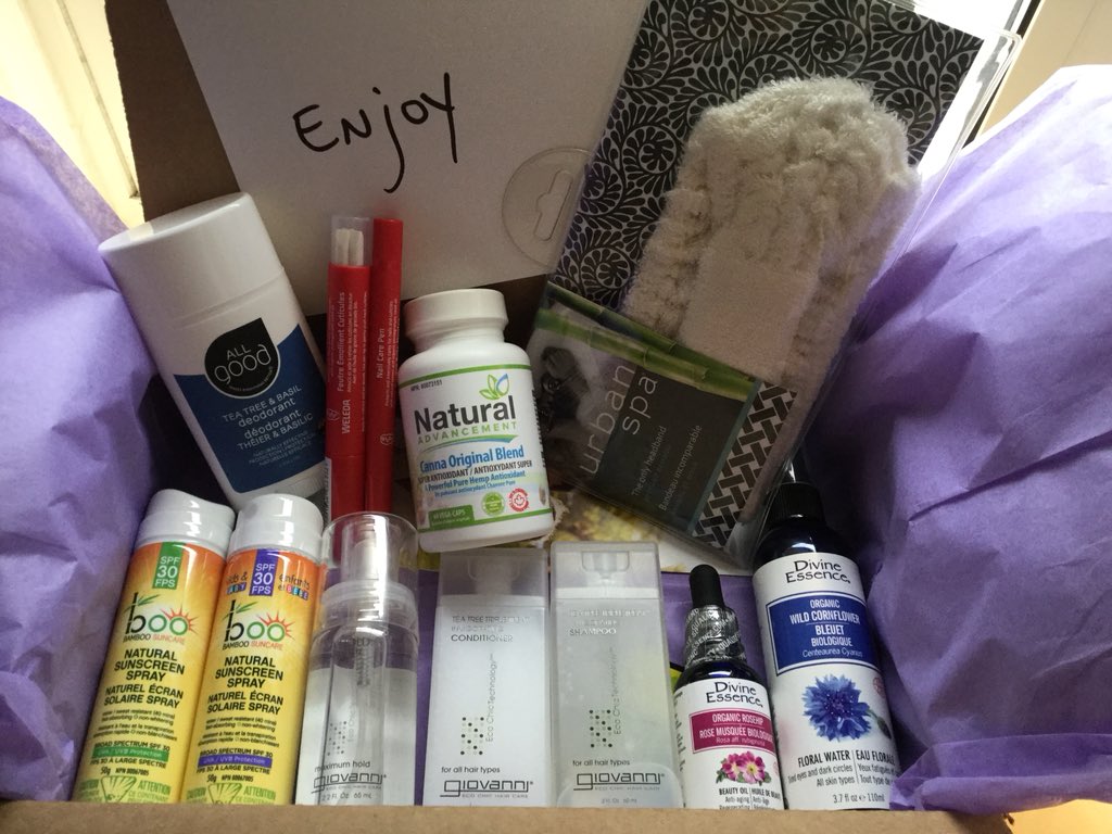 MyBitsandBleeps's tweet photo. I’ll be a happy busy bee 🐝 testing fab products! 💚💙💛 @M2brands #ad ¥ Find them at @welldotca ¥ #hemp #hemphelps #hempheals #naturaldeodorant #giovannihaircare #2chic #radius #weleda #urbanspacares #selfcare #aromatherapy #naturalremedies #charcoalmask #crueltyfree #ad https://t.co/x9XZit3X5n