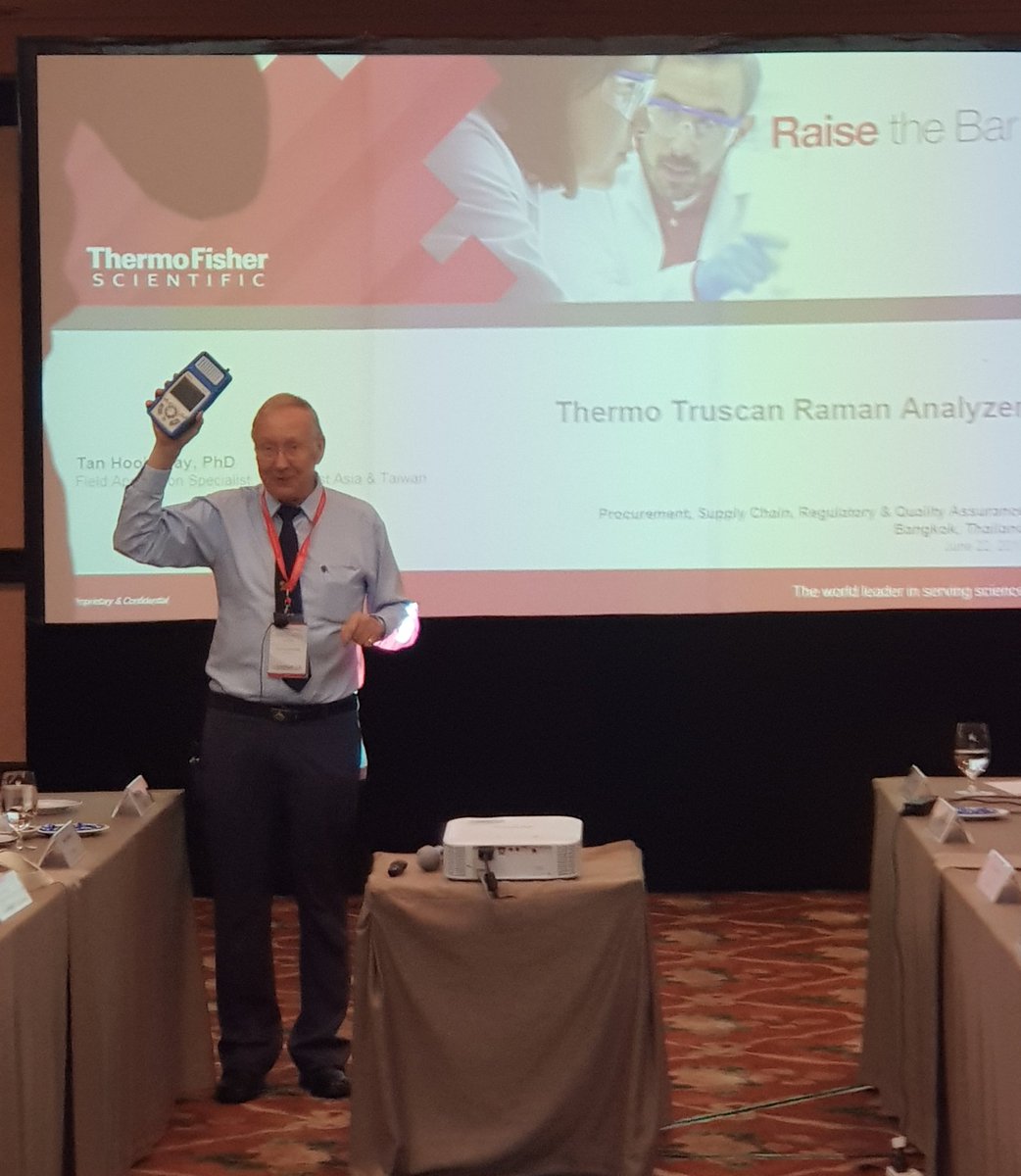 hishamahmedimad's tweet photo. Prof. Andy Barraclough displays #TruScanโข RM Handheld Raman Analyzer by #ThermoFisher #PSM2018 @ESHLLP
@TM_research @StoMedical https://t.co/kBv2KdOgJR