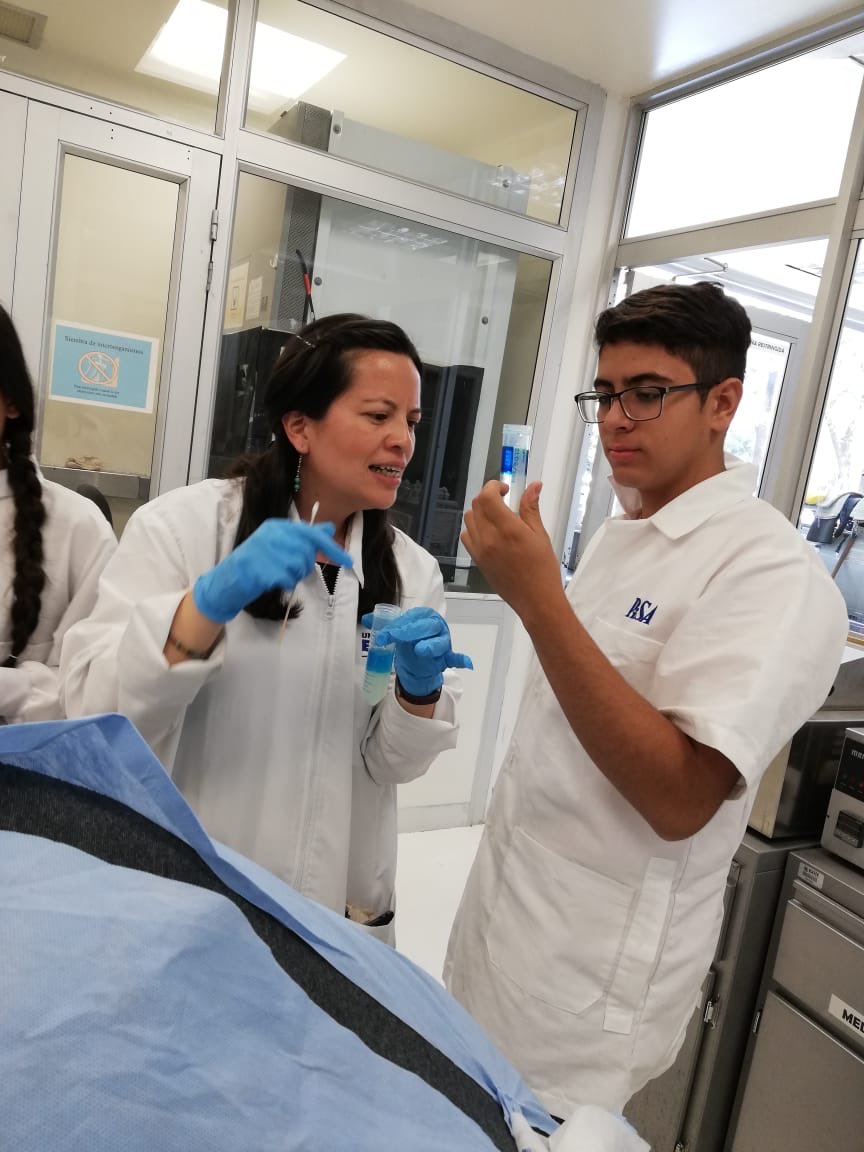 SuescunVictoria's tweet photo. Dia 4 en clubes de ciencia Medellín. Estudiando la universalidad del código genético. En el club de “las bacterias” tuvimos un día lleno de ADN. #ClubesDeCienciaCO #CdeCEAFIT https://t.co/dLPPbOvxvz