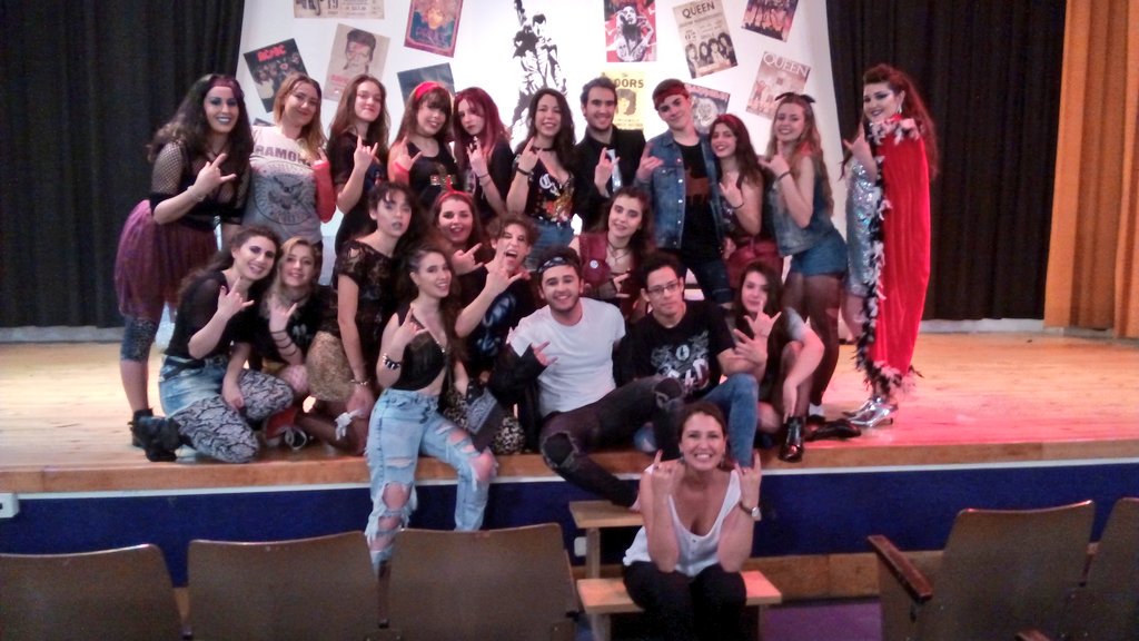 albfresnillo's tweet photo. Orgulloso de mis ex-alumnos!!!
Saldrán grandes artistas.
Ilusión, creatividad y grandes destrezas.
Y SOBRE TODO GRANDES PERSONAS. https://t.co/xjcbYEWUMj