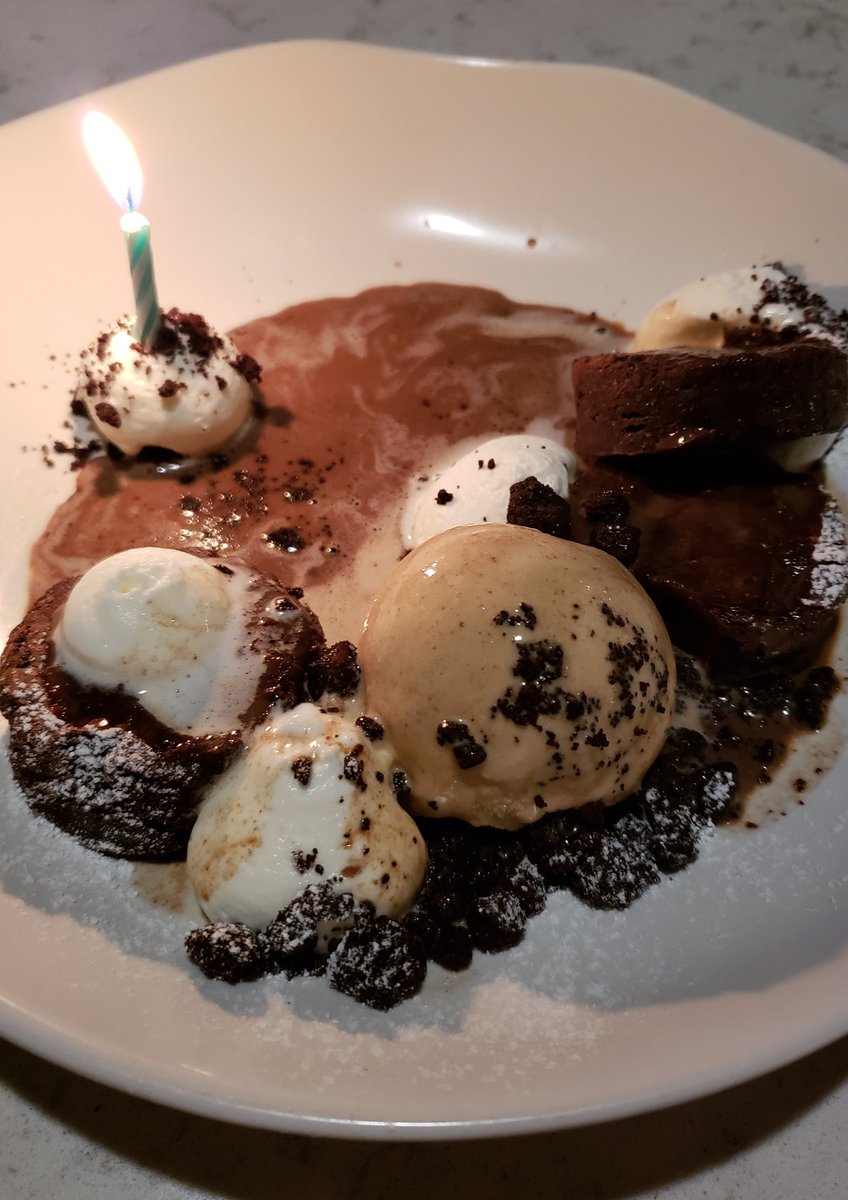 benmitchell504's tweet image. Celebrating 31 years of friendship on our #inbetweenbirthday @KfrickinC killer meal #DTB