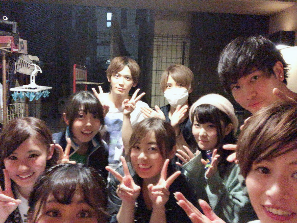 katadariho's tweet photo. 今日から舞台3日目です！

頑張ります！
駿さんが観に来てくれました！
エンテナメンバーと蔵田くんと、諸岡さんと、#PU5 で一緒だった益満さん！

今日も一日頑張ります！！

 #PU8
#ブロードウェイ https://t.co/Nq1RF4k2NV