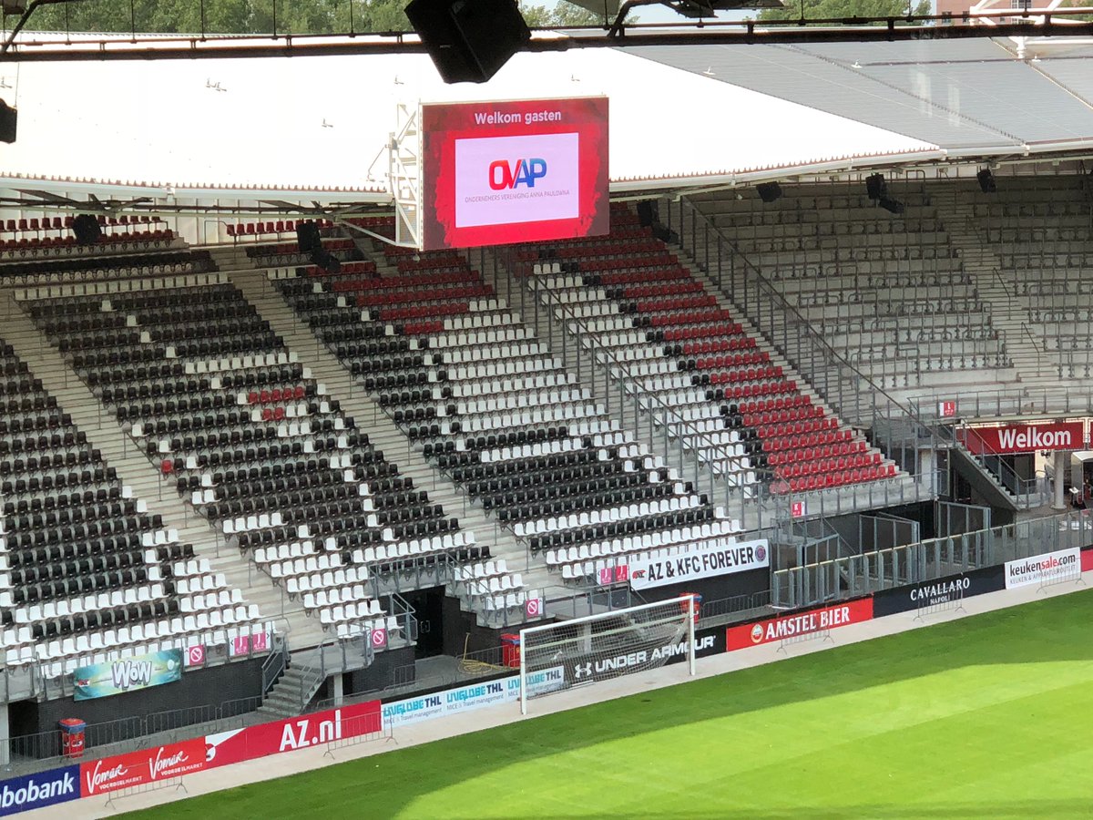 antoinehuiberts's tweet photo. Zoom maar eens in op de foto... Een warm welkom gisteren in het AZ-stadion, prima peptalk door @BartHeuvingh, interessante rondleiding en heerlijk diner. Afsluiting van een mooie dag. #OVAP #inspiratiedag #ondernemers #HollandsKroon https://t.co/xf3tLi99IY