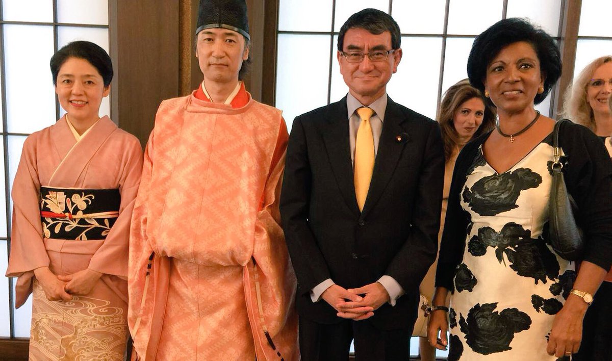 Belgium In Japan スレーワーゲン大使夫人は外相夫人河野 香さん主催の女性大使と大使夫人のための素敵なお茶会に出席しました 河野太郎大臣も途中でご挨拶に来られたそうです