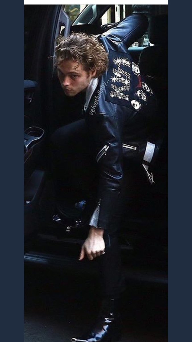 deathofTOP's tweet photo. Wow I love that jacket https://t.co/Fftb2ss5P8