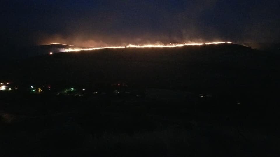 alannamayhampdx's tweet photo. Recent photos of the large wildfire over the SE part of the Deschutes River in Maupin, OR. Photos by Caleb Gayman, Maupin resident. “My town is almost on fire.” Posted 30 minutes ago. @psuvanguard https://t.co/Ss1HNX7ovB