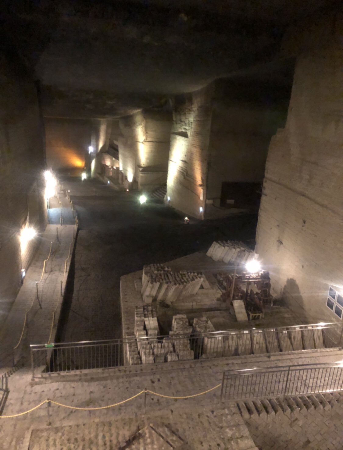 Twitter あきko على تويتر ラデル共和国刑務所 へ モンテクリスト伯 の雰囲気を感じに行って来ました Echo 聴きながら Deanさんが一番大変だったと語っていたシーンの撮影場所 宇都宮市大谷町にある大谷資料館です 室内は10度 寒かった T Co