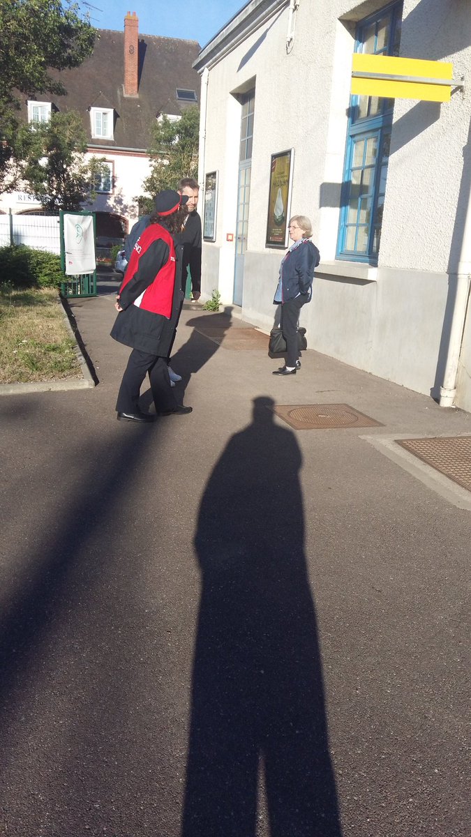eml_mantes's tweet photo. Eml de mantes en gare de Gisors suite à l interruption de circulation https://t.co/kETE1FMTto