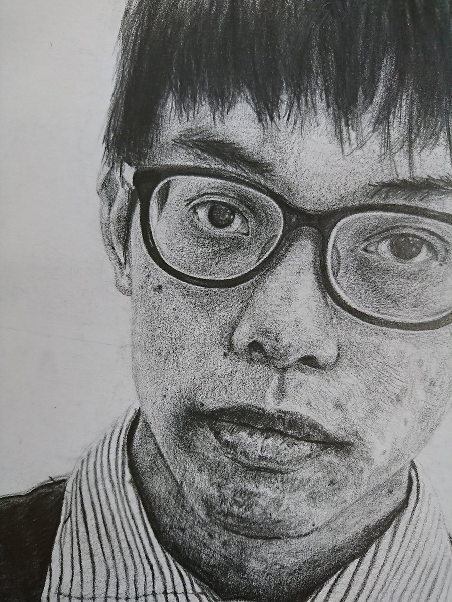 2年生の優秀な自画像をご紹介。細かいところを丹念に描いた一枚です