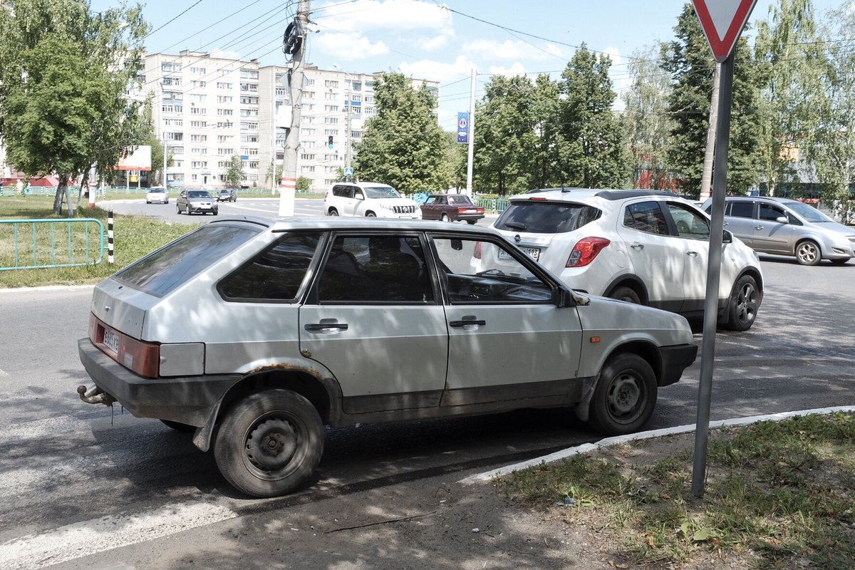 関田 航 サランスク報告 サランスクだけではないですが ロシアの地方都市にはボロい車が多い 思わずこれ走るの と疑いたくなるようなものから 妙にクラシカルでかっこよく見えるものまで さまざま サッカー日本代表 W杯ロシア大会