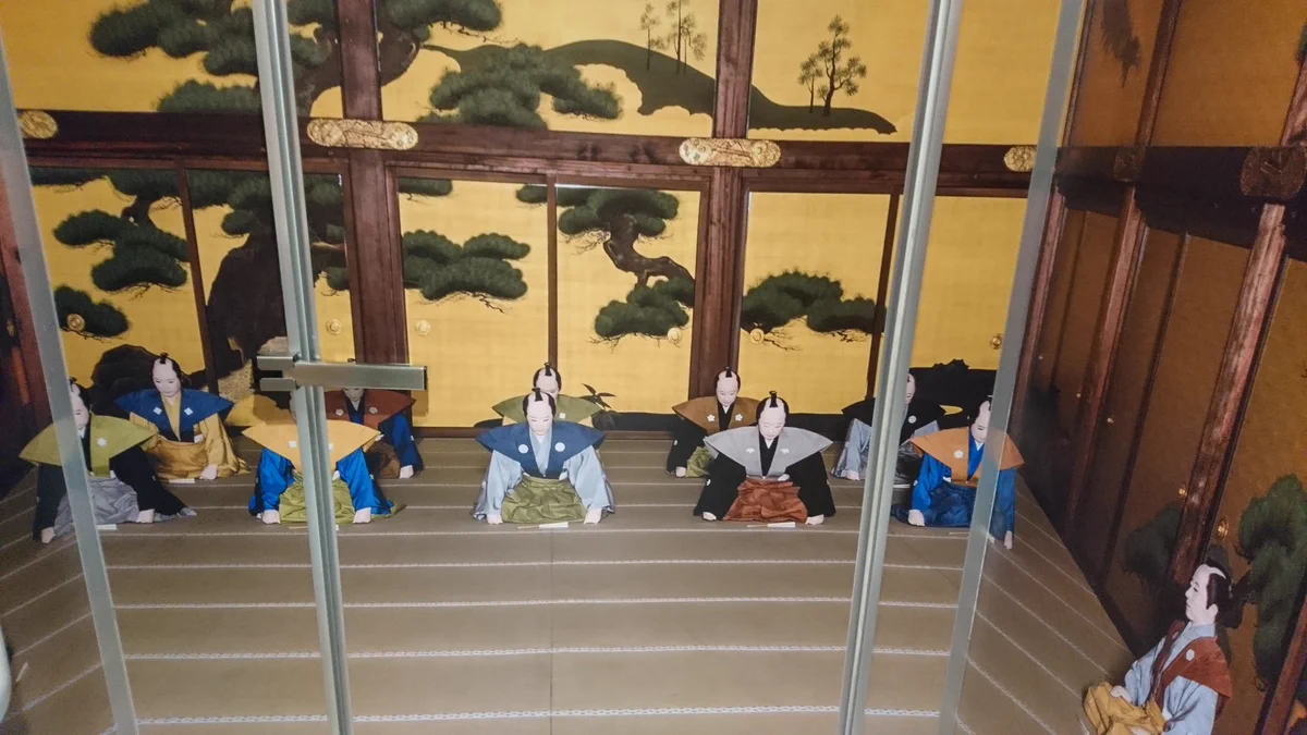 逆に落ち着かないｗ地下鉄京都駅のトイレのラッピングがヤバかったｗｗｗ