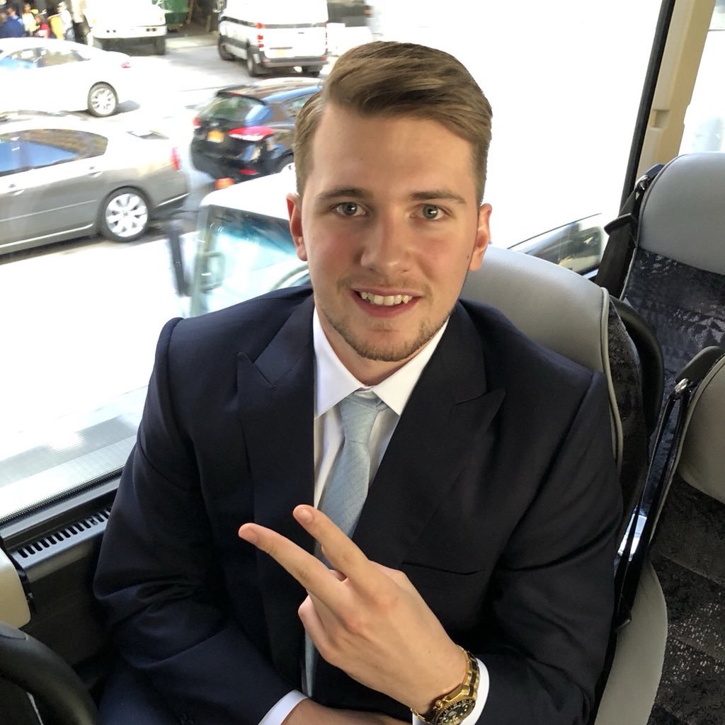 pablolaso's tweet image. Despierto con una sonrisa...

@luka7doncic camino a @dallasmavs 

Como siempre, todo empieza a cuadrar..

Enhorabuena, y sabes q aquí te echaremos de menos. Han sido muchos años de verte crecer y madurar como persona de lo q nos sentimos muy orgullosos....