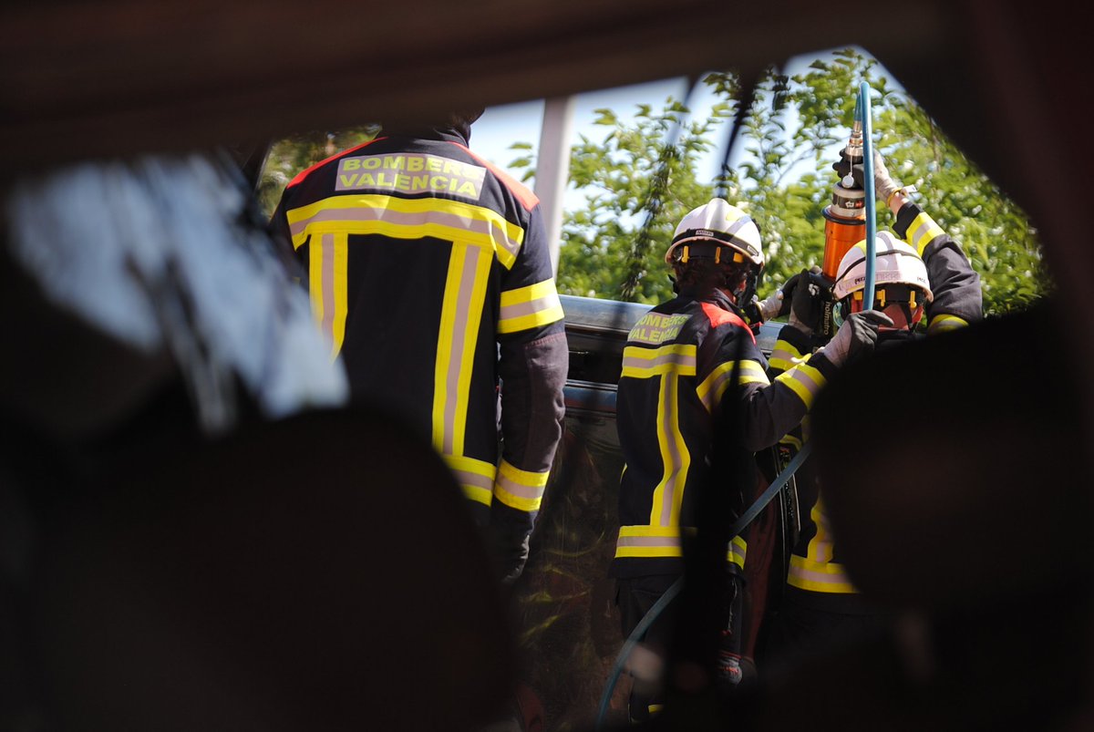 bomberosvlc's tweet image. La modalitat de rescat en accident de trànsit necessita prácticar constantment perquè la coordinació dels elements de l&apos;equip siga eficient
#Formaciócontínua #Formacióvlc 
#bombers #bombersvalència #bomberes