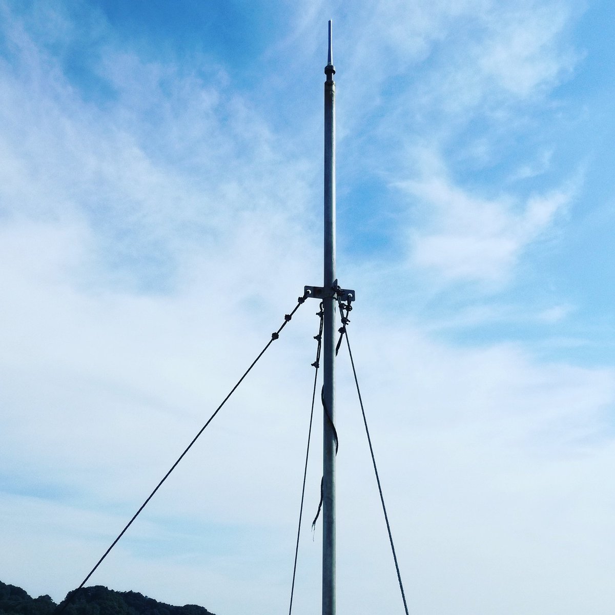 juraisin_japan's tweet image. いつも思うのだが、コストの下げるトコ間違ってるぜ #lightningprotectionsystem #避雷設備 #受雷針の光産業