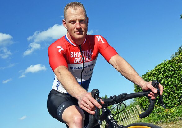 Voormalig profwielrenner Hans Dekkers is nog altijd even dol op 'het spelletje koers'. Morgen verdedigt hij in Philippine zijn Nederlandse titel.

pzc.nl/zeeuwse-sport/…