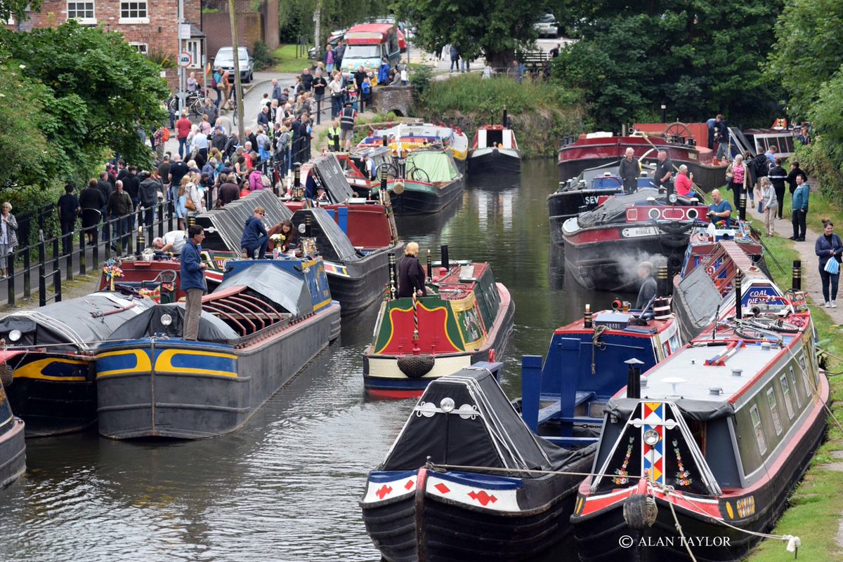 Last night the TV weather man was describing Sunday as the perfect day to spend outdoors. We have the perfect event to go with it  - Lymm Historic Transport Day . something for everyone. boats,trains, planes (Spitfire flypast) classic cars, dinosaurs, LEGO lymmtransport.org.uk