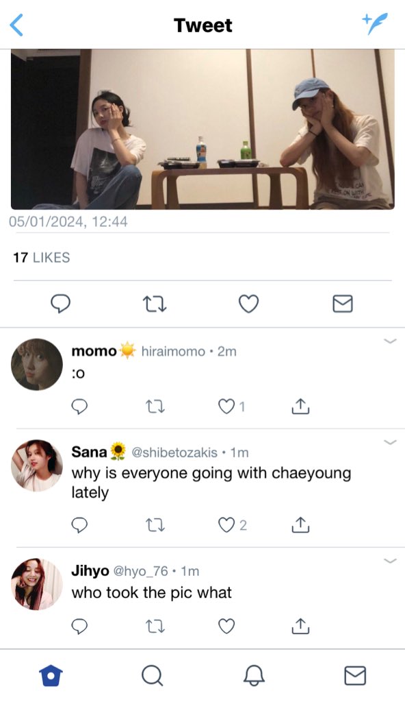 Nayeon goes to Chaeyoung’s apartment.