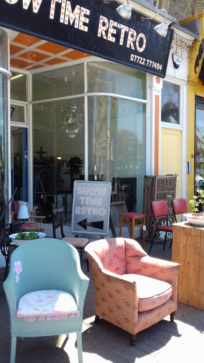 ShowtimeRetro's tweet image. Time to put your feet up.. #LloydLoom &amp;amp; #ArtDeco #armchairs just in! Open. Opp. Sea Bathing Hospital 🌞 #Westbrook #Margate #Cliftonville #vintage #antique #chairs