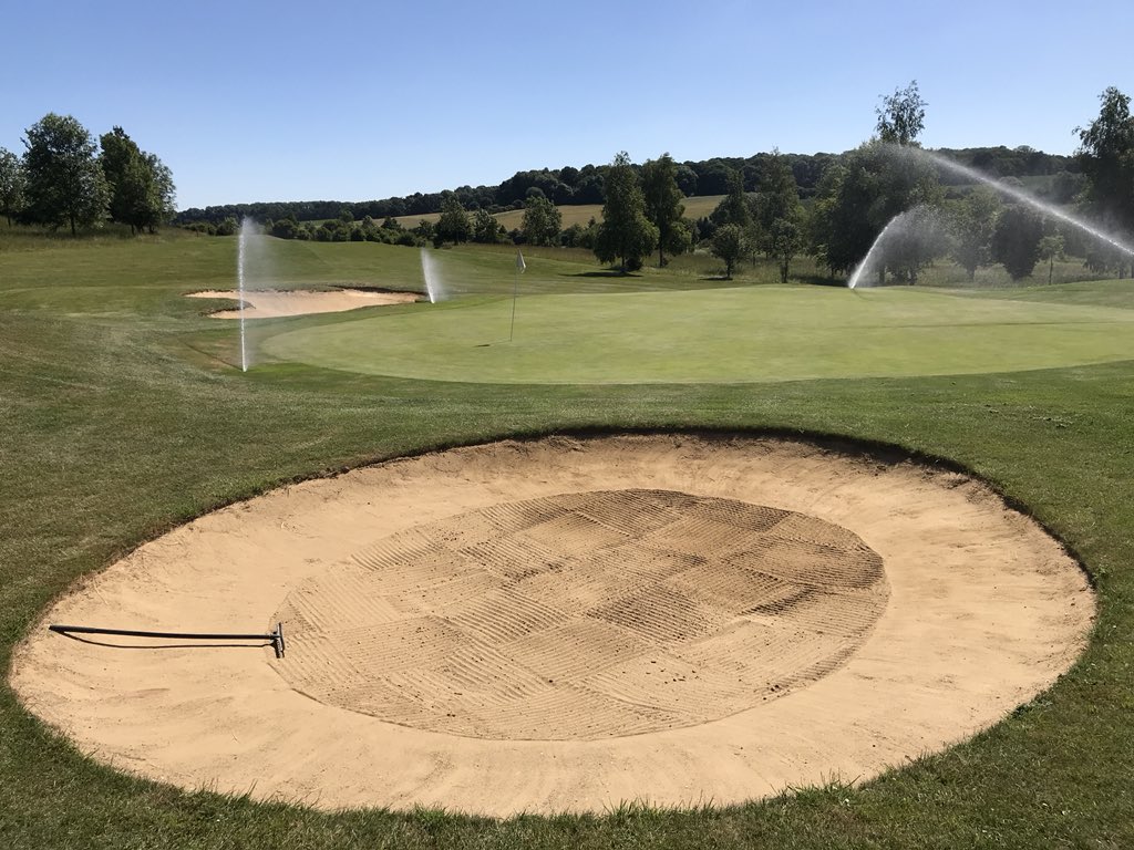 andycopeland088's tweet photo. Final few hours left of prep for the men’s club champs this weekend. The boys have worked ridiculously hard again this week! #greensarespure @IainBiggs @SkipseyArren @JG_GREENKEEPER @ChrisBirkett16 @ChesDowns @CrownGolf @JacobsenTurf @deswalker https://t.co/E5I1UehMKH