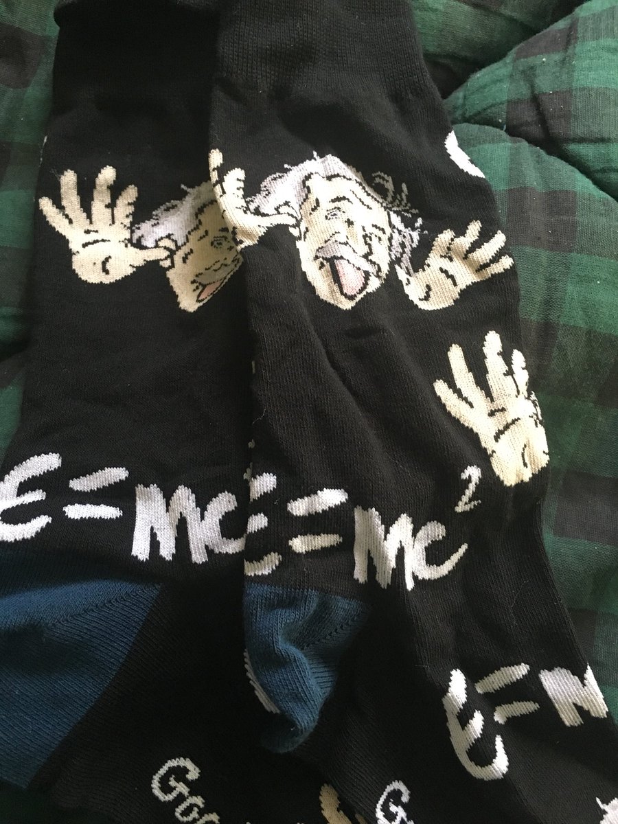 BrandonRoweTV's tweet image. What was the name of Einstein’s little brother?

Frank Einstein 😂😂

#DadJokes #FunkySockFriday #BootLife