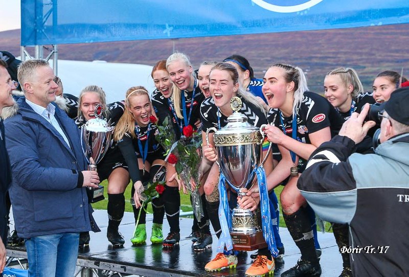 Íslandsmeistarar Þór/KA munu leika á N-Írlandi í Meistaradeildinni en dregið var í riðla nú rétt í þessu. Stelpurnar mæta Linfield, Wexford og Ajax en aðeins sigurvegari riðilsins er öruggur með sæti í 32-liða úrslitum keppninnar ka.is/ka/frettir/tho…