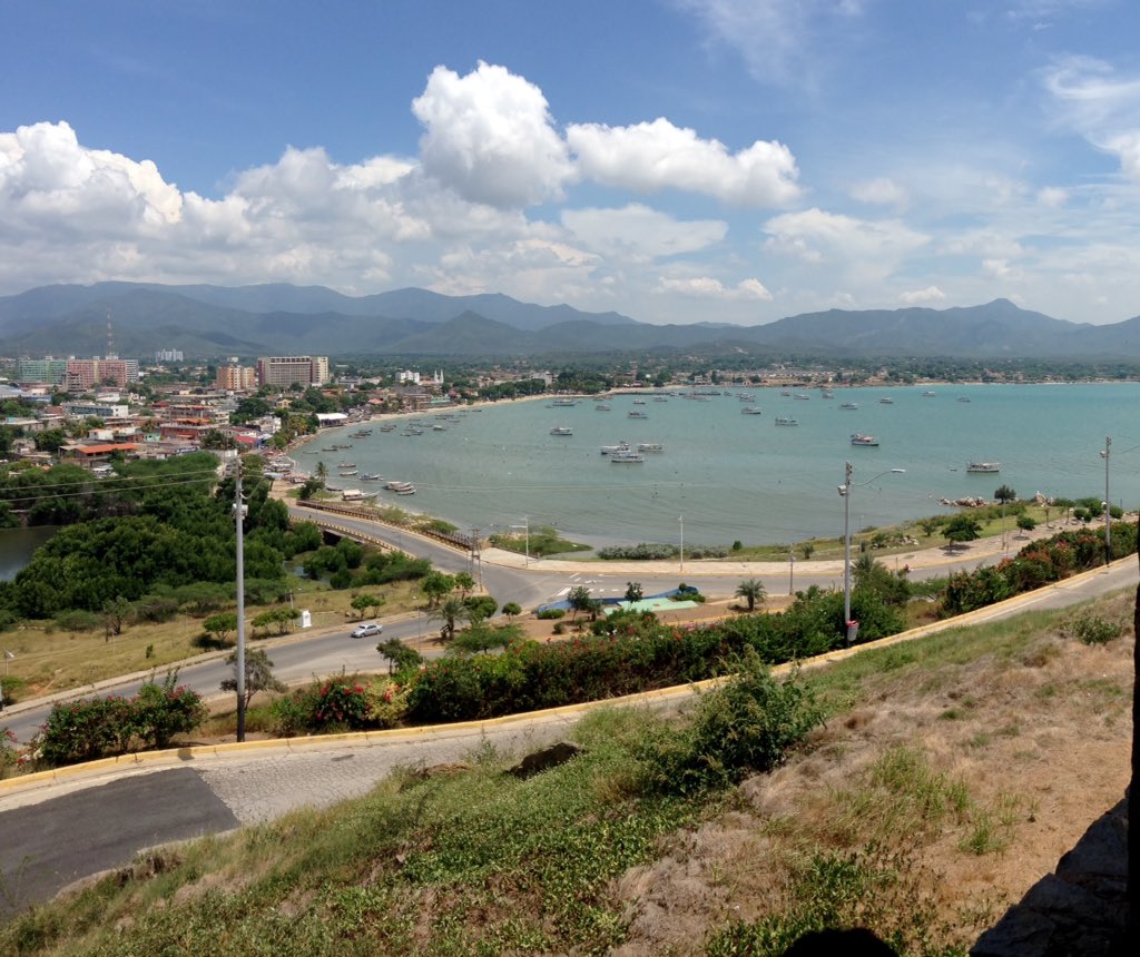 ElPitiguey's tweet photo. Desde la hermosa Isla d Margarita les deseamos un excelente fin de semana, te invitamos a cuidar nuestras playas https://t.co/bTUUnToDnj