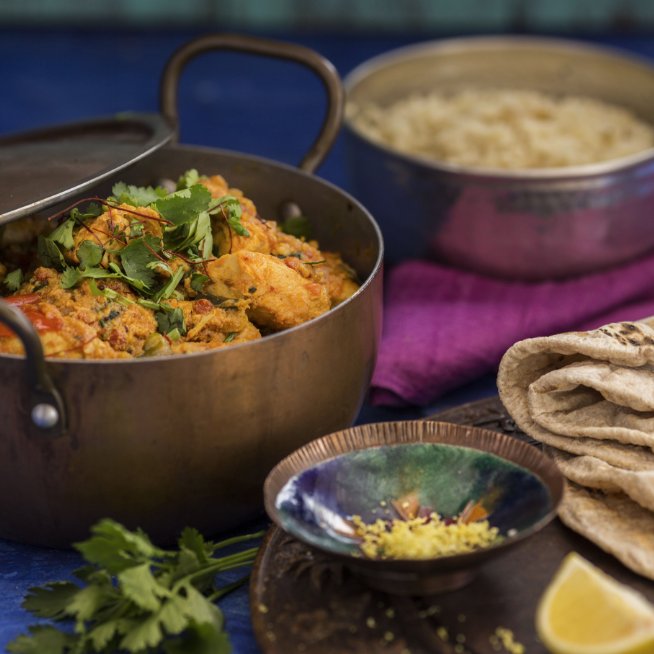 Anjuladevi's tweet photo. Come along to @CovCityCentre today to see me &amp; @wholefwarrier at @CovFoodFest today!

Join me as I stir up some quick &amp; easy dishes like my Chicken Curry from Authentic India at 11.15, 1.15 &amp; 3.15. I can't wait for you to taste my food!🍴 

#LetsStirThingsUp #CovBID #foodie https://t.co/UrBekpdTfp
