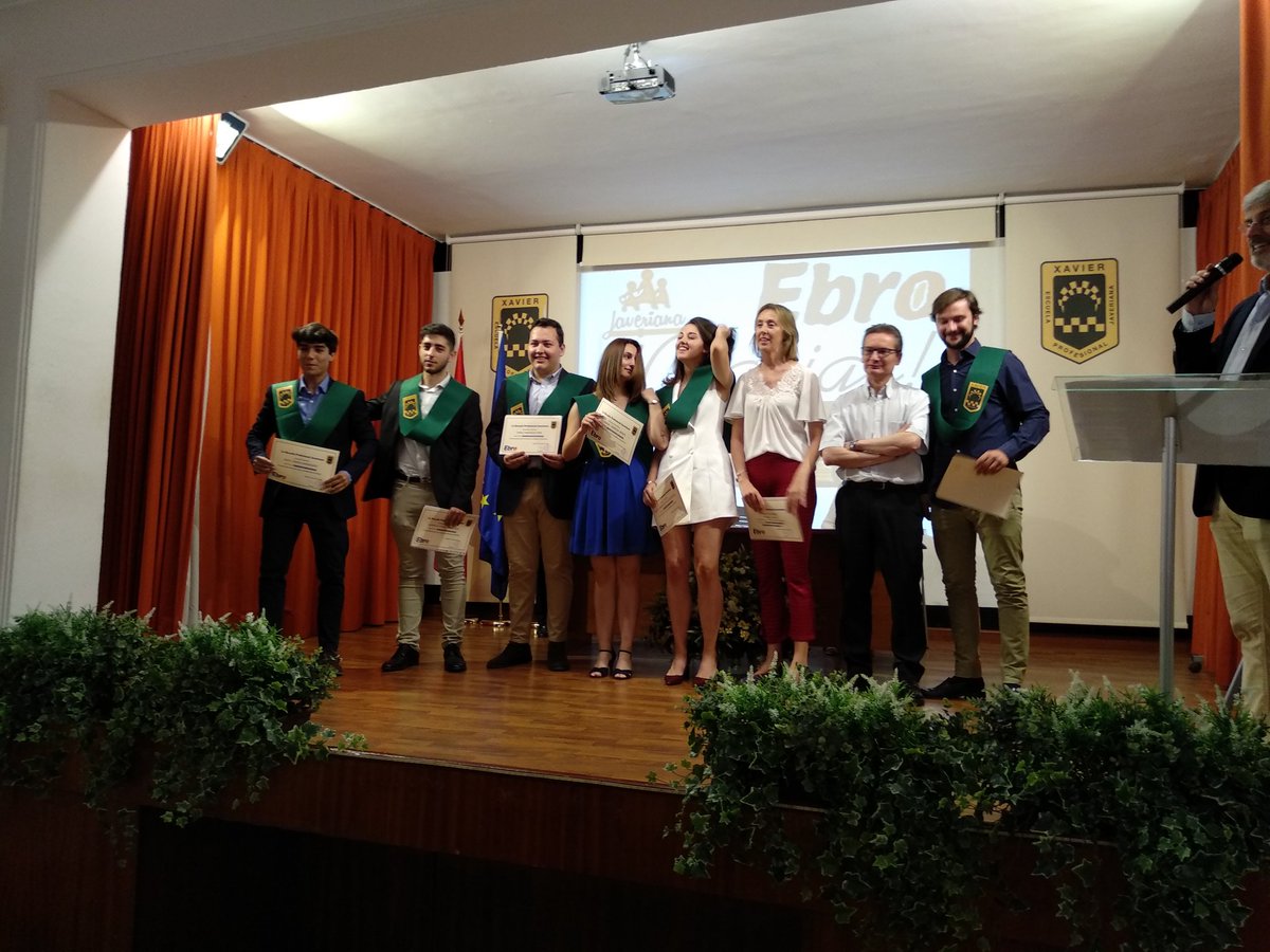 EPJaveriana's tweet photo. Muchas gracias a @GrupoEbro y a sus representantes Antonio San Juan y Ana Antequera por colaborar, mediante sus becas, para que un grupo de nuestros alumnos puedan ir de Erasmus https://t.co/KehXgKHRAq