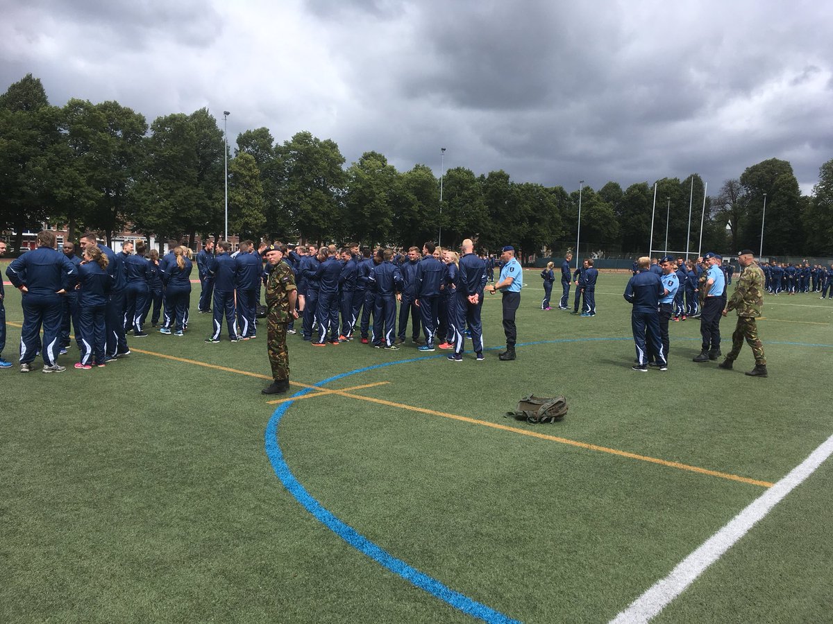NLDA_DOSCO's tweet photo. Dit weekend zijn de zogenaamde C&amp;A wedstrijden #Breda. #cadetten en #adelborsten meten hun krachten op diverse sportieve momenten. #KMA #KIM. Om deze reden is er dit weekend wat meer drukte rond het #kasteel https://t.co/VQOhIs6bpX
