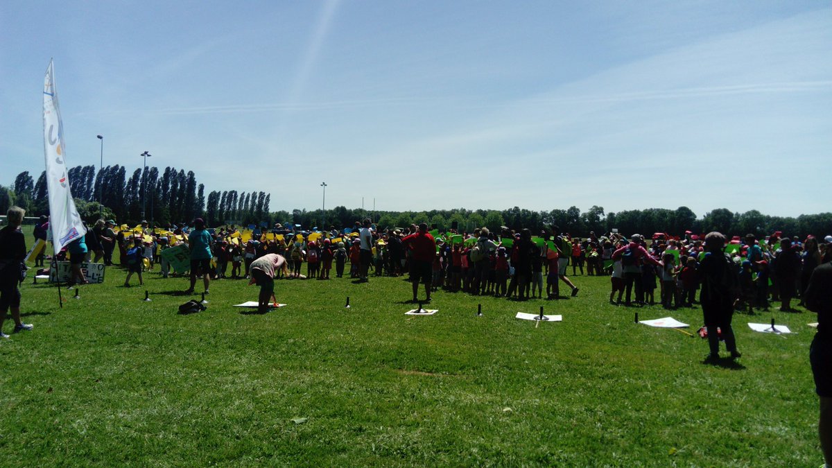 AnaisVandew_Mut's tweet photo. En direct du #Kidathlon à Chalon l'équipe #prévention sensibilise les #enfants à l'importance de bien s'hydrater. #TeamMut @Mutualite_BFC @Usep Saône-et-Loire @Chalon_officiel https://t.co/UDCMLXr7fg