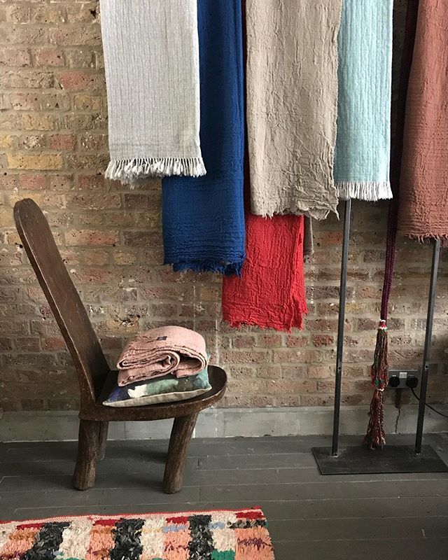 LarusiRugs's tweet image. Merino wool throws and vintage African chair ...
#merino #woolthrow #woolblanket #blankets #bedthrow #indigo #taupe #softgreen #vintagechair #vintageafricanchair #africanchair #ethiopianchair #ethiopianfurniture #interiordecor #larusi #larusirugs ift.tt/2lsKOfO