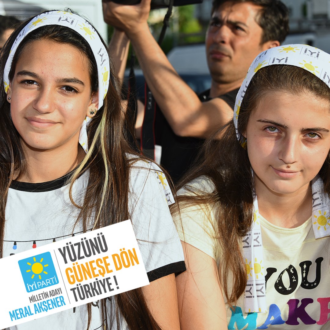 İstanbul Fatih'te, Vatan Caddesi'ndeki mitingimiz yine her zaman olduğu gibi cesur milletimizin 24 Haziran günü vereceği kararı net bir şekilde ifade ediyordu. 
Allah sizlerden razı olsun.

#YüzünüGüneşeDönİstanbul
#YüzünüGüneşeDönTürkiye