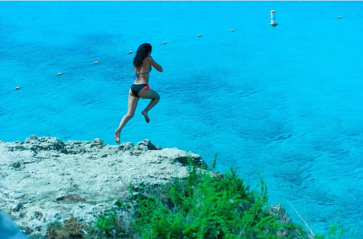 BonaireIsland's tweet image. Ready to jump into the weekend like... 
.
.
📸@thetravelingfootprints #bonaire #friday #caribbean